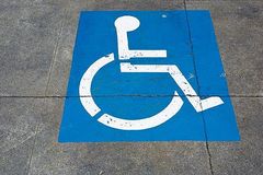 Parkplatz für mobil Behinderte