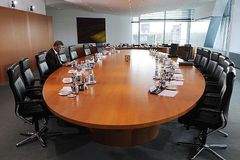 Tisch des Kabinetts im Bundeskanzleramt