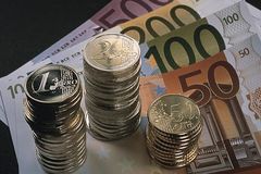 Euroscheine und -münzen