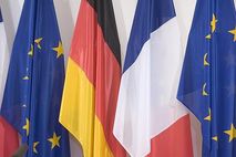 Fahnen der EU, Frankreichs und Deutschlands