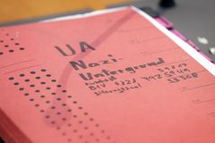rote Akte mit der Aufschrift: UA Nazi Untergrund