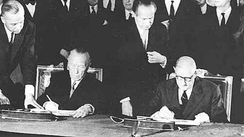 Le 22 janvier 1963 : le président de la République Charles de Gaulle et le chancelier allemand Konrad Adenauer 