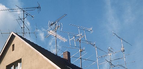 Un temps révolu : captation des signaux analogiques via une antenne.
