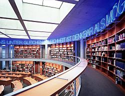 "Blauer Ring" von Maurizio Nannucci in der Bibliothek des Bundestages, Marie-Elisabeth-Lüders-Haus
