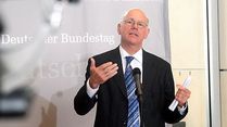 Lammert bei der Pressekonferenz