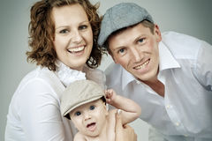 Junge Familie mit Baby