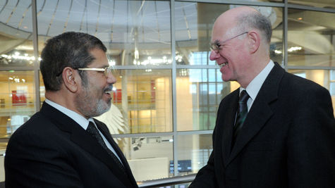 محمد مرسي ونوربرت لامرت في مبنى 