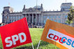 Fahnen der SPD und CDU/CSU