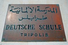 Schild der deutschen Schule Tripolis