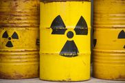 Gelbe Tonnen und dem Radioaktiv-Zeichen