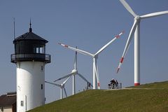 Leuchtturm Dicke Berta mit Windpark in Cuxhaven