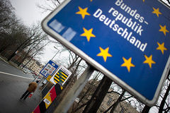 Schild an der Grenze zur Bundesrepublik Deutschland