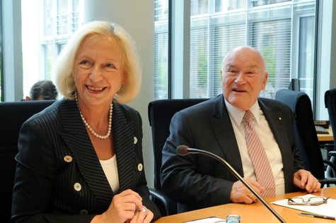 Frau Prof. Dr. Johanna Wanka, Bundesministerin für Bildung und Forschung, zu Gast im Ausschuss am 26. Juni 2013