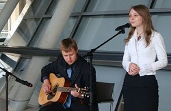 Stipendiaten Daniela Coseac (links) und Mart Kozlov