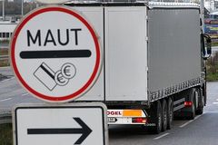 Mautschild und LKW