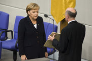 Bundeskanzlerin Angela Merkel legt ihren Amtseid ab