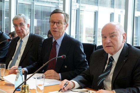 Matthias Wissmann, Präsident des Verbands der Deutschen Automobilindustrie, zu Gast im Ausschuss am 17. April 2013