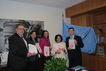 Übergabe der gesammelten roten Hände an die UN-Sonderbauftragte. Von links: MdB Jörn Wunderlich, MdB Ekin Deligöz, MdB Nicole Bracht-Bendt, UN-Sonderbeauftragte Leila Zerrougui sowie MdB Eckhard Pols.