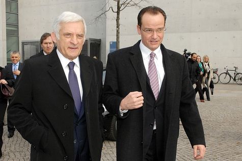 Gunther Krichbaum, (re), CDU/CSU, Vorsitzender des Ausschusses für die Angelegenheiten der Europäischen Union und Jerzy Buzek, (li), Präsident des Europäischen Parlaments am 23. März 2010.