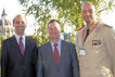 von links: Der kanadische Minister für Veteranenangelegenheiten Steven Blaney, Wehrbeauftragter Hellmut Königshaus, Verteidigungsattaché Oberstleutnant i.G. Kay Kuhlen