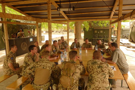 Im Gespräch mit Soldaten aller Dienstgradgruppen