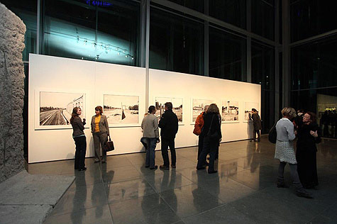 Blick in die Ausstellung Mauer