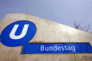 Zugang zur U-Bahn-Station 'Bundestag'