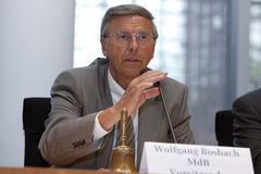 Vorsitzender Wolfgang Bosbach (CDU/CSU)