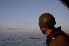 Israelische Soldat und Schiff aus Gaza-Konvoi