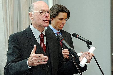 Bundestagspräsident Lammert und Dolmetscher