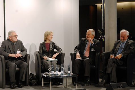 In der Podiumsrunde von li nach re: Dr. Thomas Petermann, Dr. Regine Kollek, Dr. Klaus Töpfer, Ernst Ulrich von Weizsäcker
