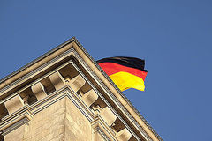 Flagge auf Seitenturm von Reichstagsgebäude