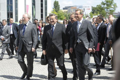 Thierse, Komorowski und Wulff auf dem Weg zur Gedenktafel