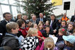 Bundestagsvizepräsident Eduard Oswald mit den Schülerinnen und Schülern aus Selb