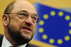 Martin Schulz vor EU-Flagge