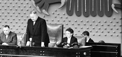 Am 23. Januar 1952 wurde die erste Fragestunde des Deutschen Bundestages durch Bundestagspräsident Dr. Hermann Ehlers (CDU/CSU) eröffnet. 