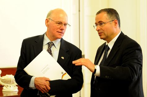 Bundestagspräsident Lammert und der Minister für Inneres und Parlamentsangelegenheiten, Dr. Carmelo Mifsud Bonnici
