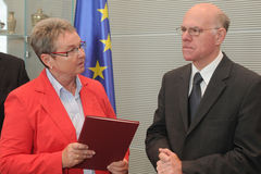 Vorsitzende Steinke (links) mit Bundestagspräsident Lammert.