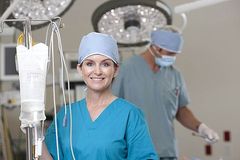 Chirurgin in OP-Saal