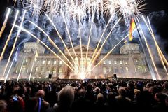 Feuerwerk vor dem Reichstagsgebäude