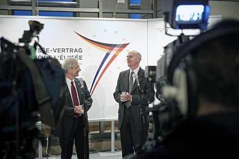 Bundestagspräsident Prof. Dr. Norbert Lammert in einer gemeinsamen Pressekonferenz mit dem Präsidenten der französischen Nationalversammlung, Claude Bartolone