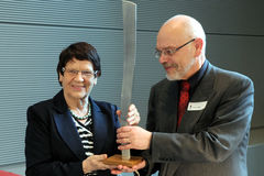 Schöffenpreis 2013 an Rita Süssmuth, überreicht vom Vorsitzenden des Bundesverbandes ehrenamtlicher Richterinnen und Richter, Hasso Lieber
