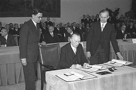 Adenauer unterzeichnet Deutschlandvertrag