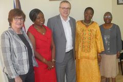 Ute Kumpf und Uwe Kekeritz treffen Ministerinnen des Staates Liberia.