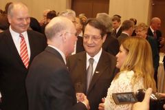 Bundestagspräsident Norbert Lammert mit dem Präsidenten der Republik  Zypern, Nicos Anastasiades, und der deutschen Botschafterin in Zypern,  Gabriela Guellil.