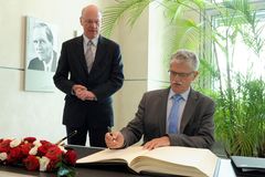 Bundestagspräsident Prof. Dr. Norbert Lammert, (li) empfängt den Präsidenten des Folketing des Königreichs Dänemark, Mogens Lykketoft