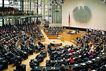 Im Rahmen eines Festaktes wird der neue Plenarsaal des Bundestages eingeweiht. 