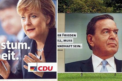 Wahlplakate der CDU und der SPD für die vorgezogene Bundestagswahl am 18. September 2005