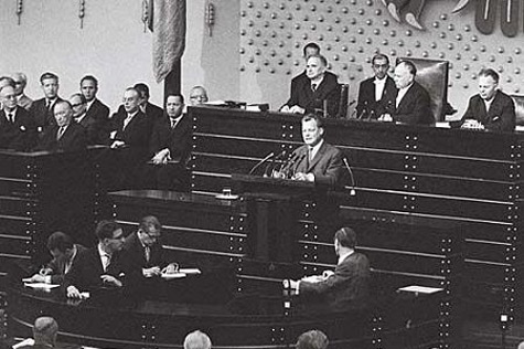 Willy Brandt, Regierender Bürgermeister von Berlin: "Was zusammengehört, ist weiter auseinandergerissen, es wird brutal zerschlagen."