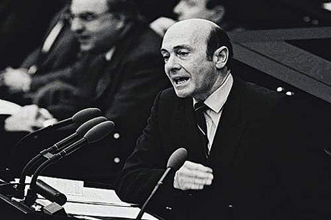 22.11.1983: Verteidigungsminister Manfred Wörner